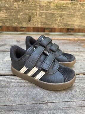 Adidas Black Sneakers with Contrast Stripes 9T Toddlers Unisex